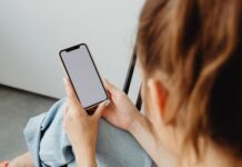 Czat RCS – jak zamienić zwykłą aplikację do wiadomości w interaktywny komunikator z funkcją przesyłania plików Czat RCS